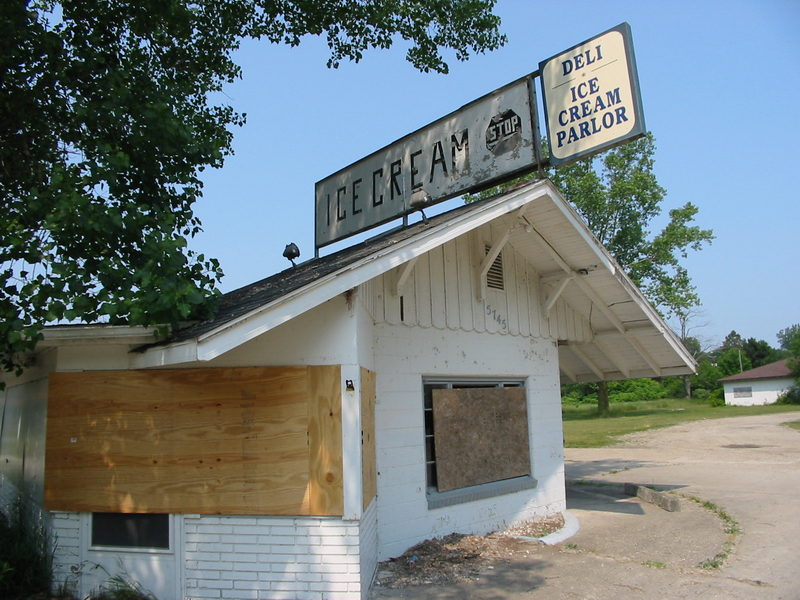 Lakeshore Putt-Putt Golf - June 2002 (newer photo)